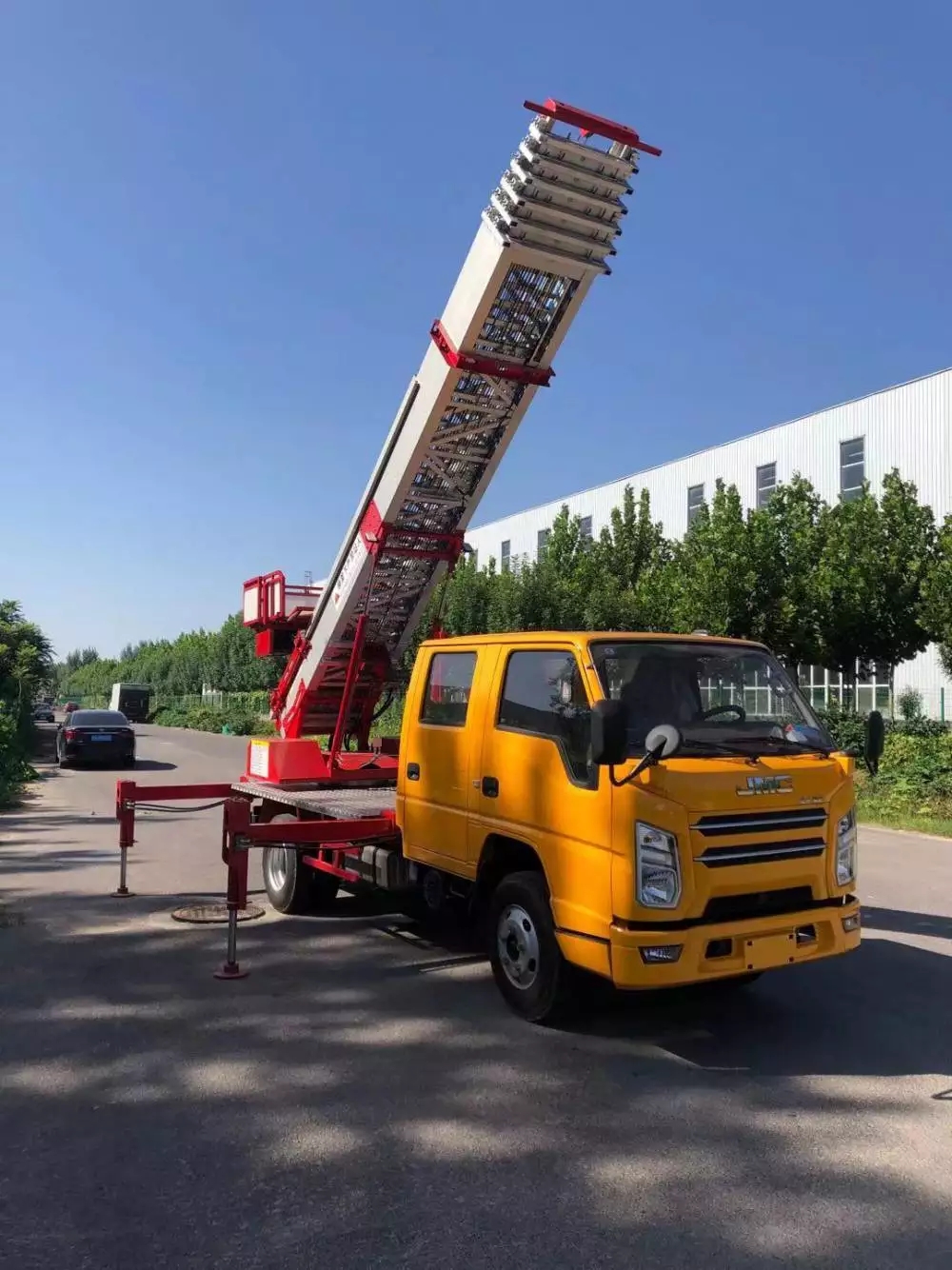 淮南附近的云梯车出租服务：轻松解决高空作业需求